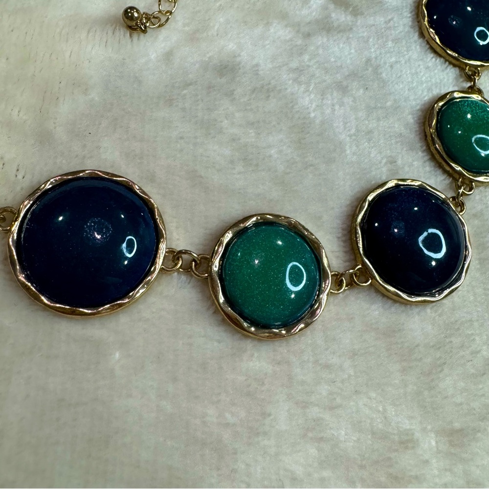 NWT Charming Charlie Blue and Green Statement Necklace - Picture 3 of 4
